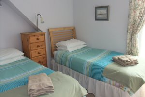 Single room and guest bed