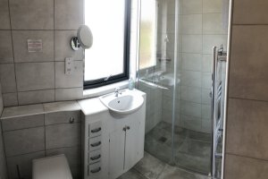 groundfloor ensuite shower room